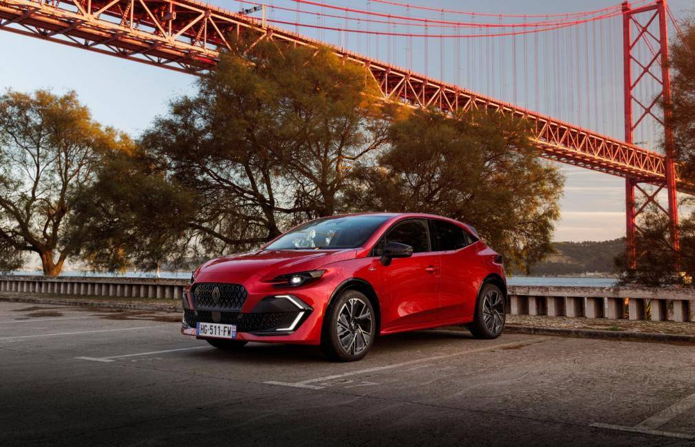 RENAULT CLIO FULL HYBRID E-TECH